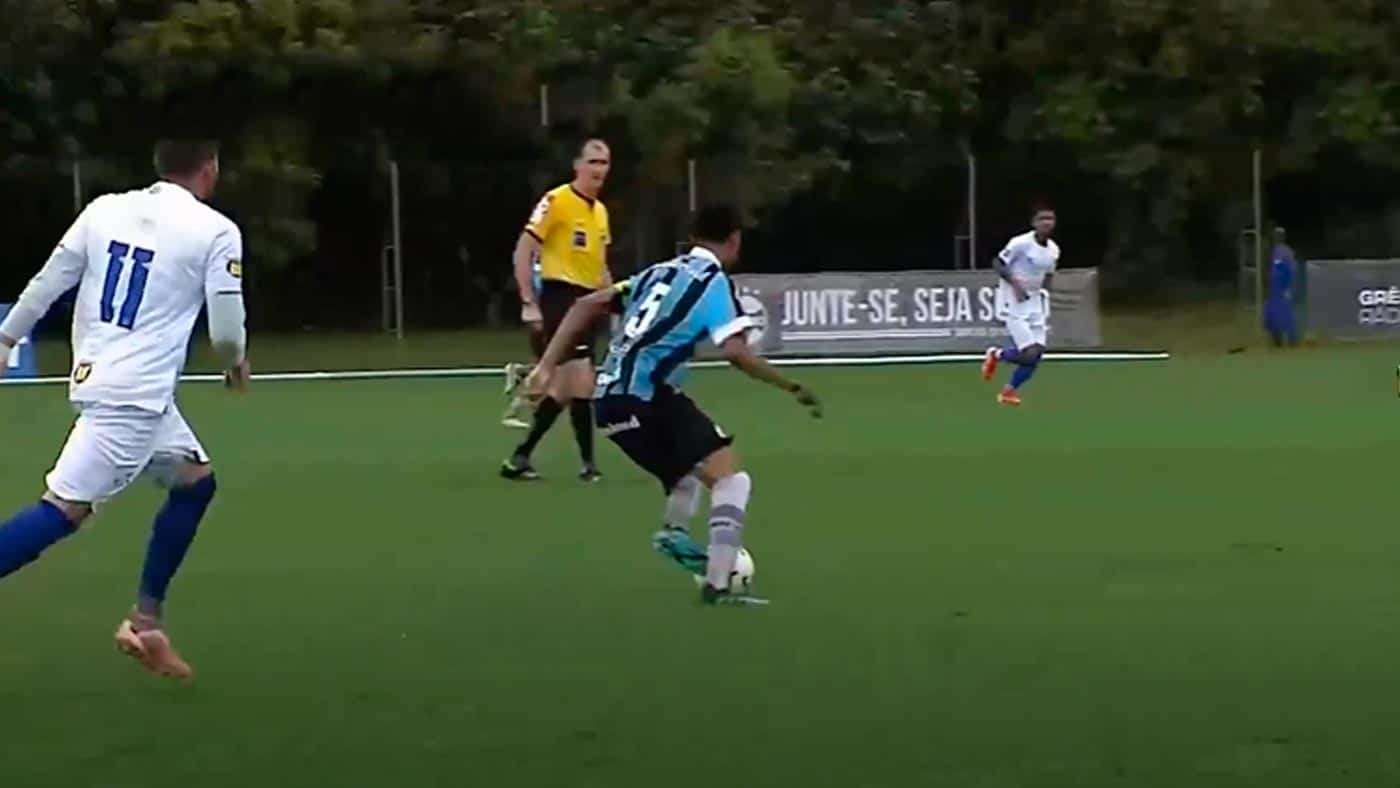 Gr&ecirc;mio prepara subida de fen&ocirc;meno da base ao grupo profissional