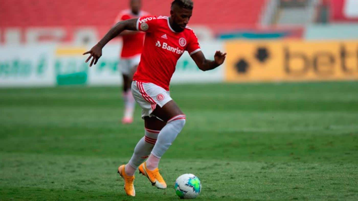 Em &oacute;timo momento, Rodinei completa um ano de estreia no Internacional