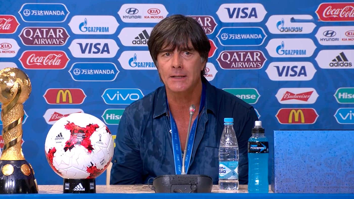 Joachim Low anuncia sa&iacute;da da sele&ccedil;&atilde;o da Alemanha