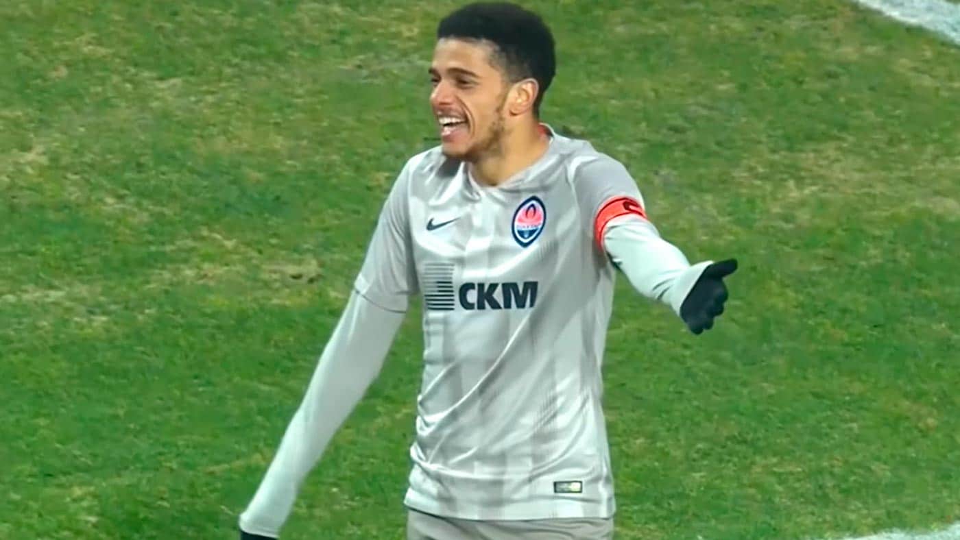 URGENTE!! Inter assina pr&eacute;-contrato com Taison por duas temporadas