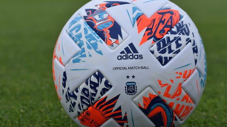 Racing x Col&oacute;n decidem o Campeonato Argentino em 2021