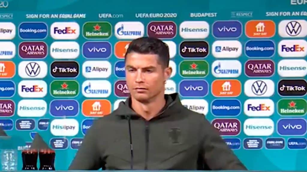 Cristiano Ronaldo x Coca-Cola: Entenda o caso que gerou perda de 4 bi de d&oacute;lares