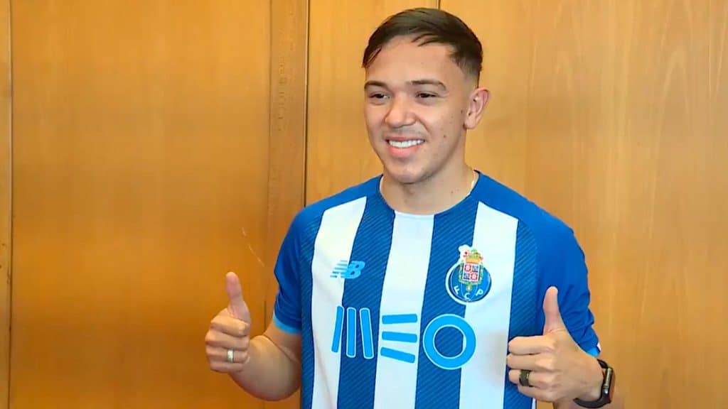 Pep&ecirc; desembarca em Portugal mandando recado aos torcedores do Porto