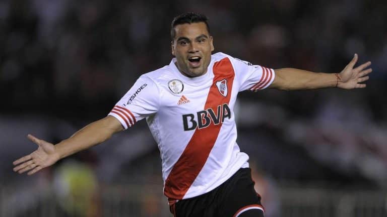 Inter anuncia oficialmente a chegada de Gabriel Mercado