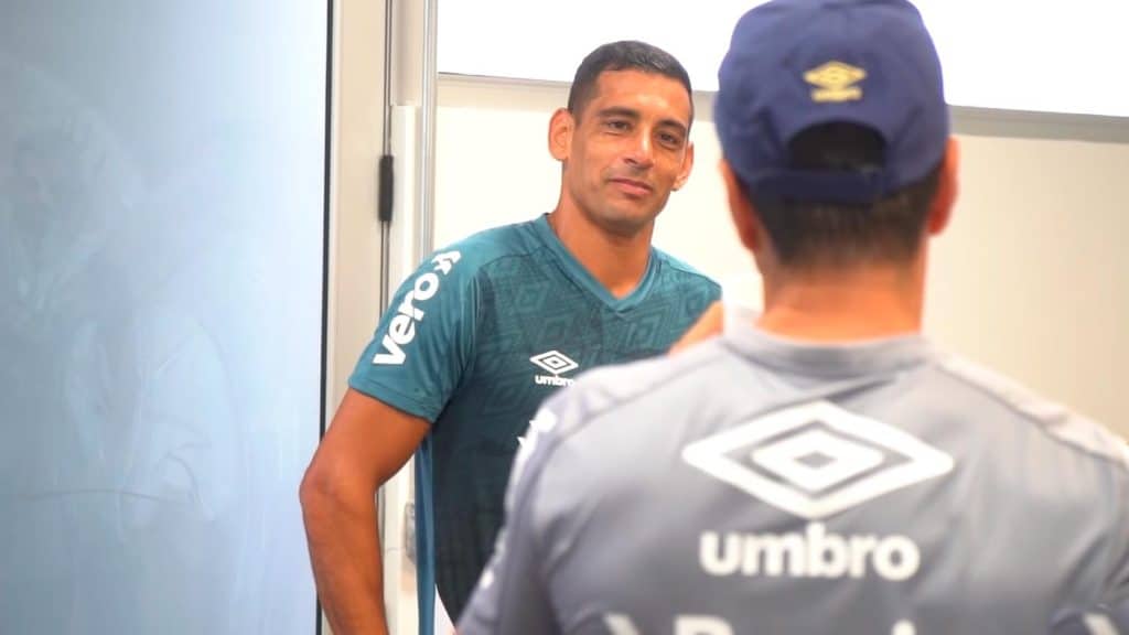 Indo embora? Diego Souza estaria na mira do Vasco; empres&aacute;rio nega