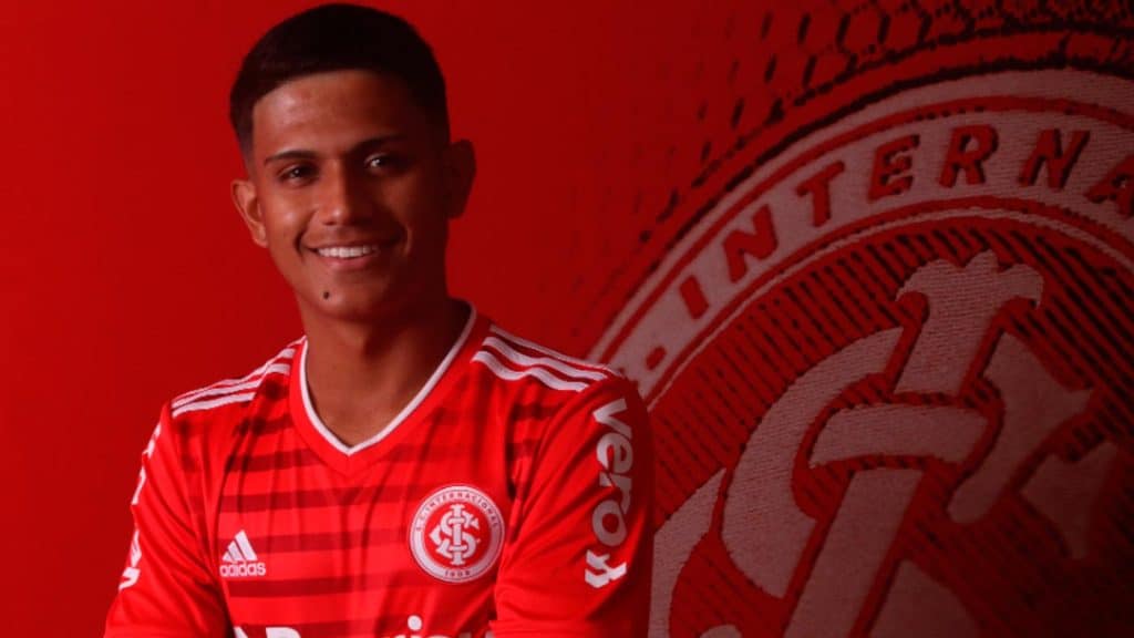 Inter anuncia a chegada de novo atacante por empr&eacute;stimo junto ao Barcelona