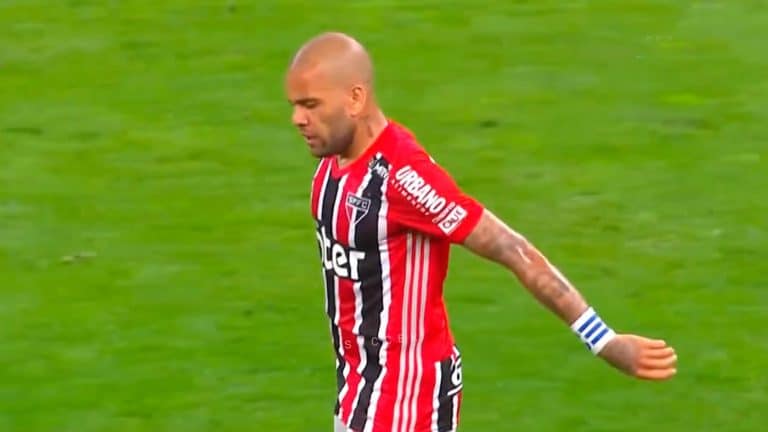 BOMBA!! Daniel Alves n&atilde;o atua mais pelo S&atilde;o Paulo; entenda