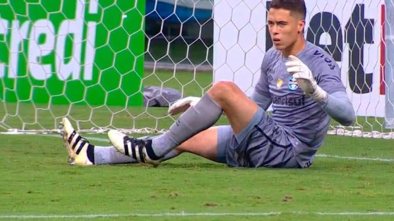 Palmeiras tem interesse em Brenno, do Gr&ecirc;mio