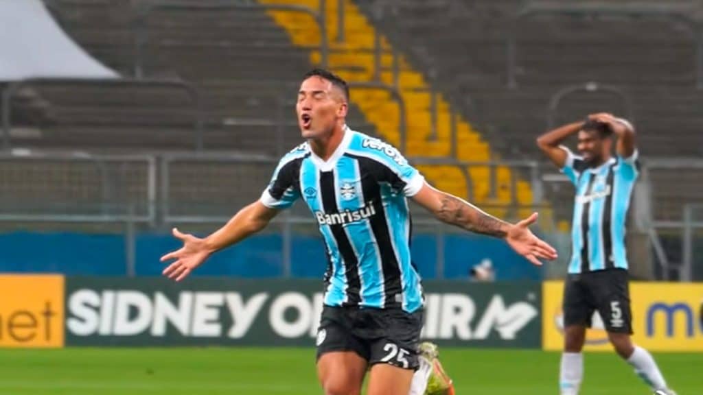 Gr&ecirc;mio recebe propostas, mas barra sa&iacute;da de Jonatha Robert; entenda
