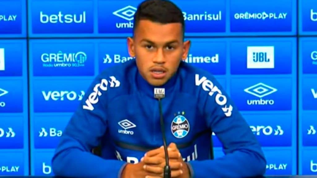 Fernando Henrique recusa oferta do Al Ain, dos Emirados &Aacute;rabes, e segue no Gr&ecirc;mio