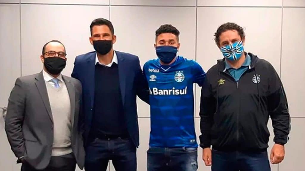 Com reuni&atilde;o agendada, Rildo, do Gr&ecirc;mio, vira alvo de equipes do Brasil e de Portugal