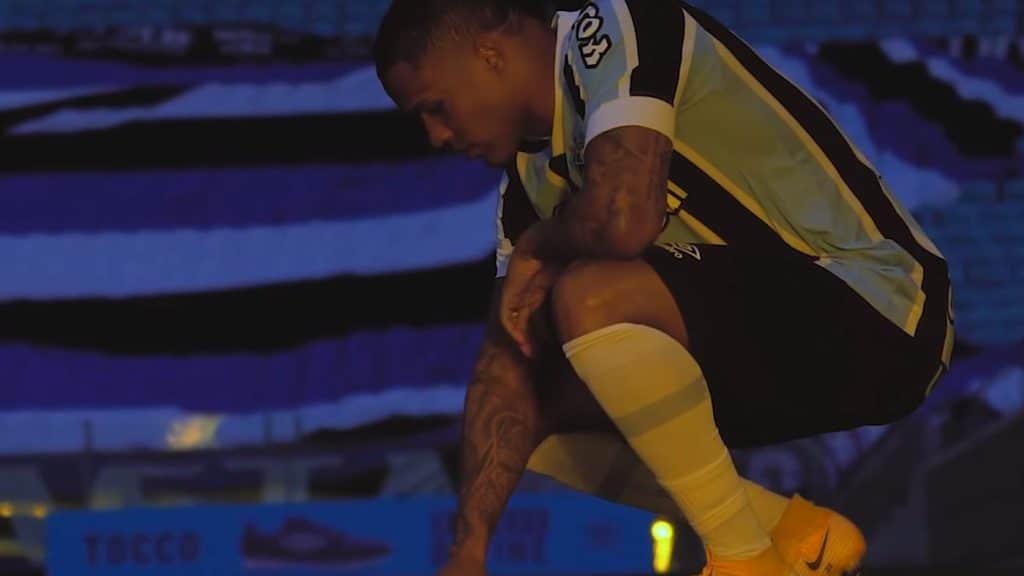 Gr&ecirc;mio acerta rescis&atilde;o de contrato com Douglas Costa