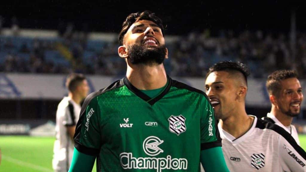 Emprestado pelo Inter, V&iacute;tor Hugo conquista t&iacute;tulo com o Figueirense