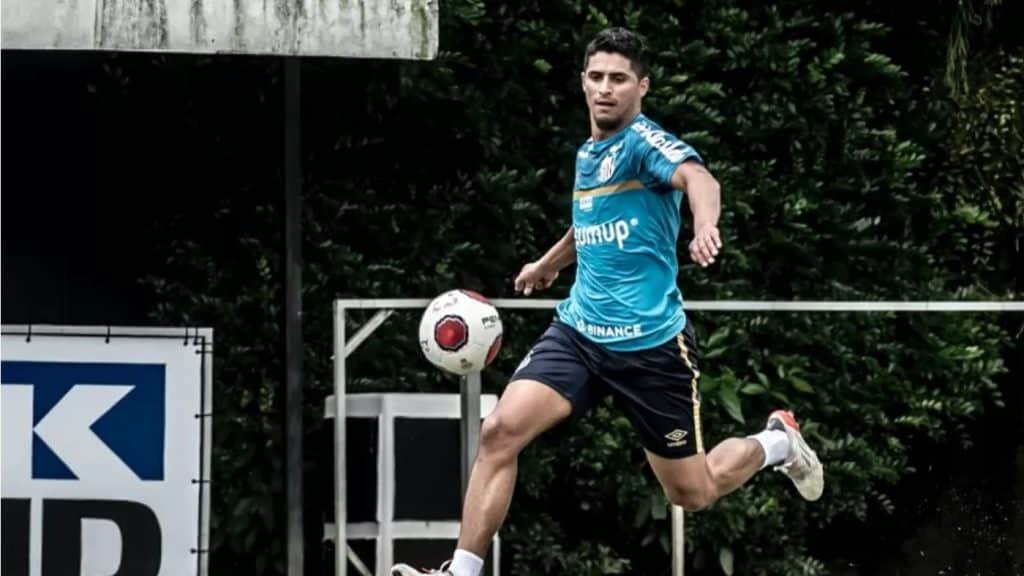 Gr&ecirc;mio analisa investida em Daniel Guedes, do Santos