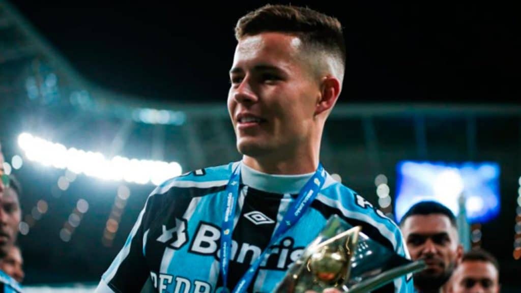 Destaque e campe&atilde;o em 2021, Pedro Lucas comemora 1 ano de estreia pelo Gr&ecirc;mio