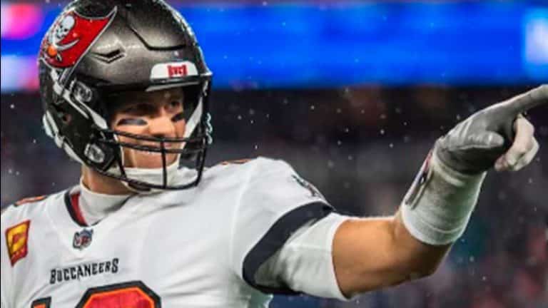 Tom Brady desiste da aposentadoria ao anunciar sua perman&ecirc;ncia na NFL