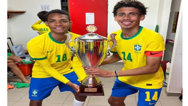 Lucas Camilo e Da Mata, do Gr&ecirc;mio, conquistam o Torneio de Montaigu pela Sele&ccedil;&atilde;o Brasileira sub-17