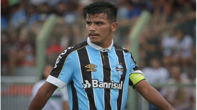 Aimor&eacute; acerta a contrata&ccedil;&atilde;o do lateral esquerdo Matheus Nunes