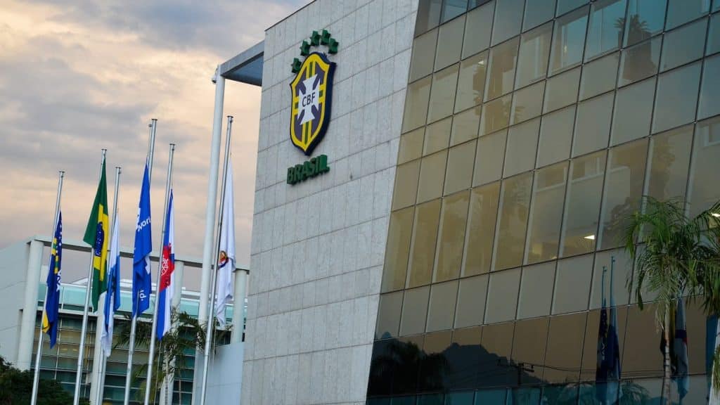 CBF comunica a demiss&atilde;o de dez pessoas da Comiss&atilde;o de Arbitragem
