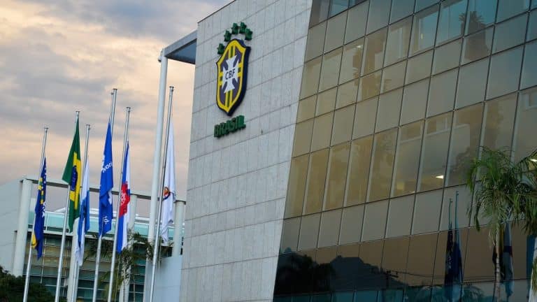 CBF comunica a demiss&atilde;o de dez pessoas da Comiss&atilde;o de Arbitragem