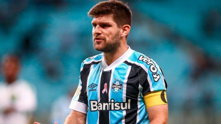 Uma d&eacute;cada de Kannemann: Argentino completa 10 anos com t&iacute;tulos e idolatria no Gr&ecirc;mio