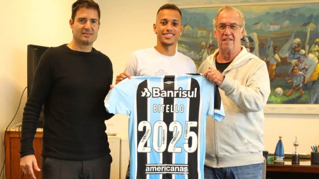 Gr&ecirc;mio anuncia renova&ccedil;&otilde;es contratuais de Bitello e Thiago Rosa
