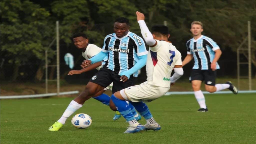 Ap&oacute;s tentativa, Roger Machado recusa o empr&eacute;stimo de Kevin Quejada ao S&atilde;o Jos&eacute;