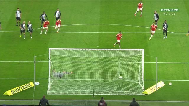 Edenilson converte p&ecirc;nalti. (Foto destaque: Reprodu&ccedil;&atilde;o / Premiere)