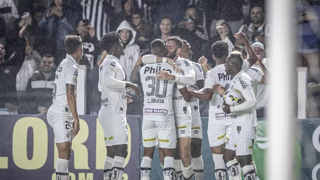 L&eacute;o Baptist&atilde;o comemora gol em Santos x Bragantino (Foto destaque: Divulga&ccedil;&atilde;o / Raul Baretta / AGIF)