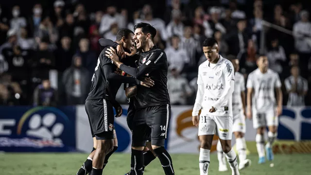 Luan C&acirc;ndido comemora gol em Santos x Bragantino (Foto destaque: Divulga&ccedil;&atilde;o / Raul Baretta / AGIF)