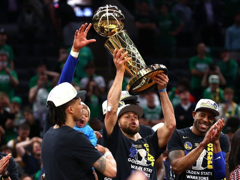 Golden State Warriors &eacute; campe&atilde;o da NBA 2021/22 e se torna a 3&ordf; equipe com mais t&iacute;tulo da hist&oacute;ria