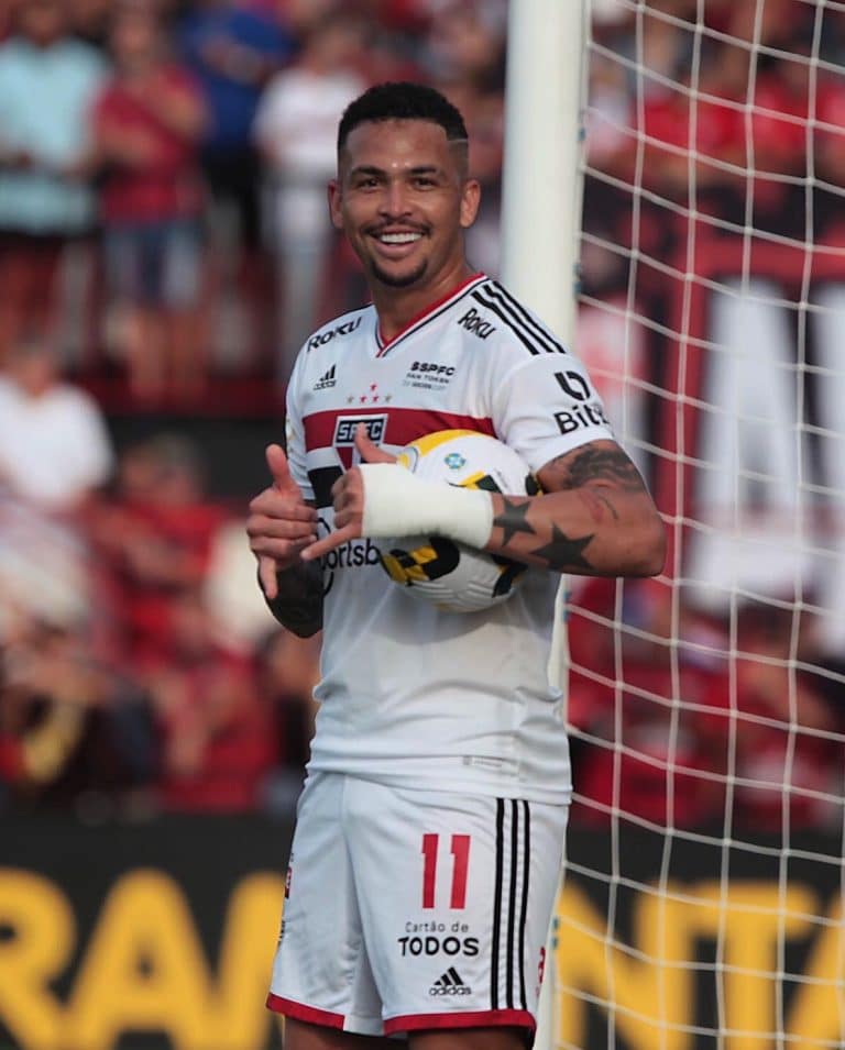 S&atilde;o Paulo vence Atl&eacute;tico-GO &ndash; veja os melhores momentos