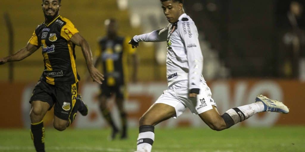 Barcelona faz proposta milion&aacute;ria por volante do Vasco