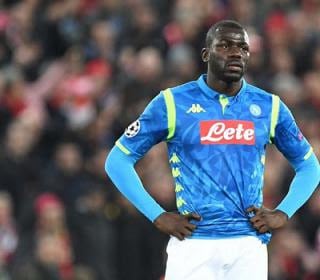 Kalidou Koulibaly aceita proposta do Chelsea e ingleses v&atilde;o se resolver com o Napoli