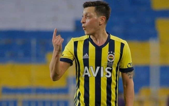 İstanbul Başakşehir contrata ex-Fenerbah&ccedil;e e campe&atilde;o da Copa do Mundo, Mesut &Ouml;zil