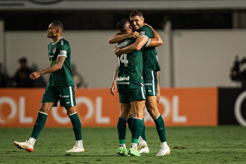 Goi&aacute;s vence o Coritiba &ndash; Confira os melhores momentos