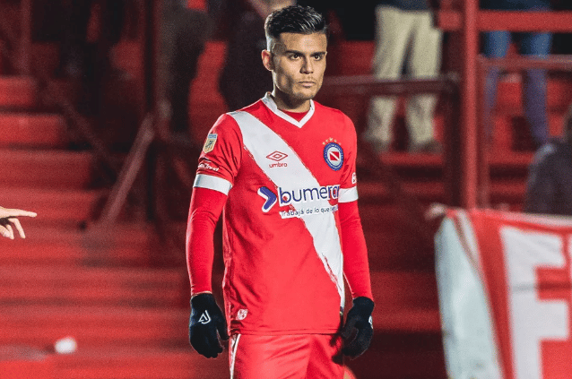 Corinthians ter&aacute; reuni&atilde;o decisiva com dirigente do Argentino Juniors por Vera