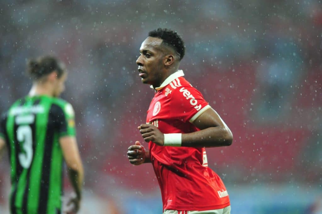 Autor do gol da vit&oacute;ria diante do Am&eacute;rica-MG, Mois&eacute;s vibra com o primeiro gol no Beira-Rio