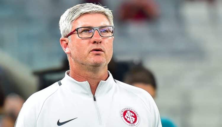 Odair Hellmann larga na frente, mas Vasco tem outras op&ccedil;&otilde;es para t&eacute;cnico