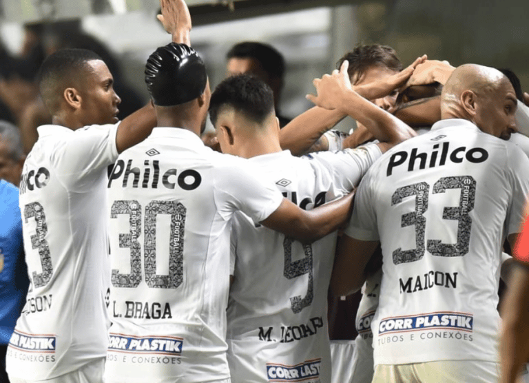 Santos vence Atl&eacute;tico Goianiense &ndash; veja os melhores momentos