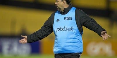 Maur&iacute;cio Souza deve mudar esquema t&aacute;tico do Vasco