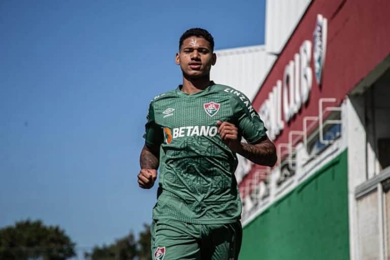 Marrony v&ecirc; Cano no Fluminense e se anima