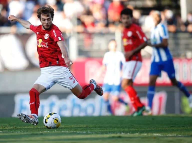 Ap&oacute;s trombado, Hyoran sofre duas fraturas na m&atilde;o e passa por cirurgia