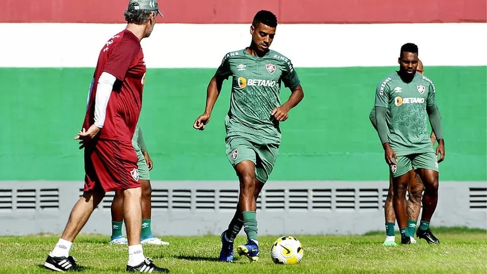 Atacante sofre les&atilde;o e estreia com a camisa do Fluminense &eacute; adiada