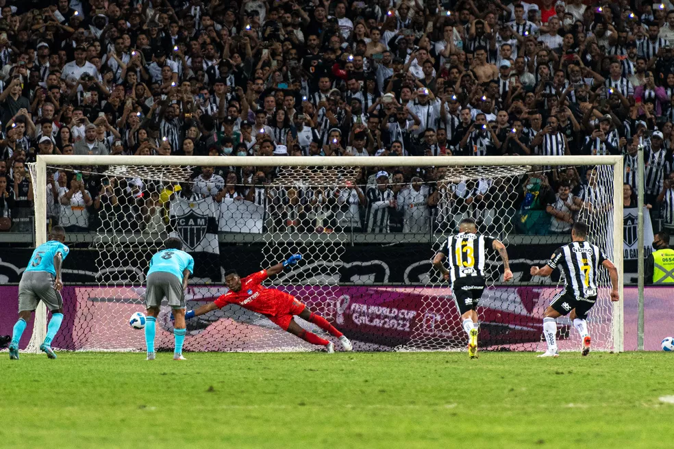 Atacante do Atl&eacute;tico Mineiro entra no top 3 artilheiros