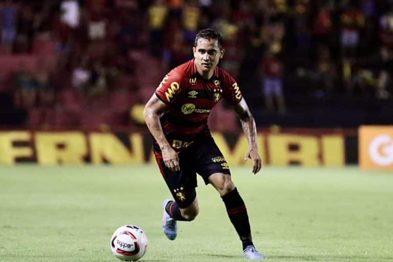 Everton Felipe tem sa&iacute;da encaminhada para o futebol portugu&ecirc;s