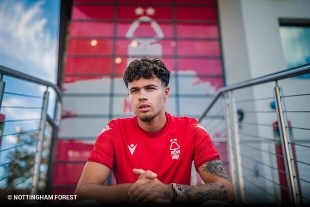 Neco Williams, ex-Liverpool, &eacute; contratado pelo Nottingham Forest