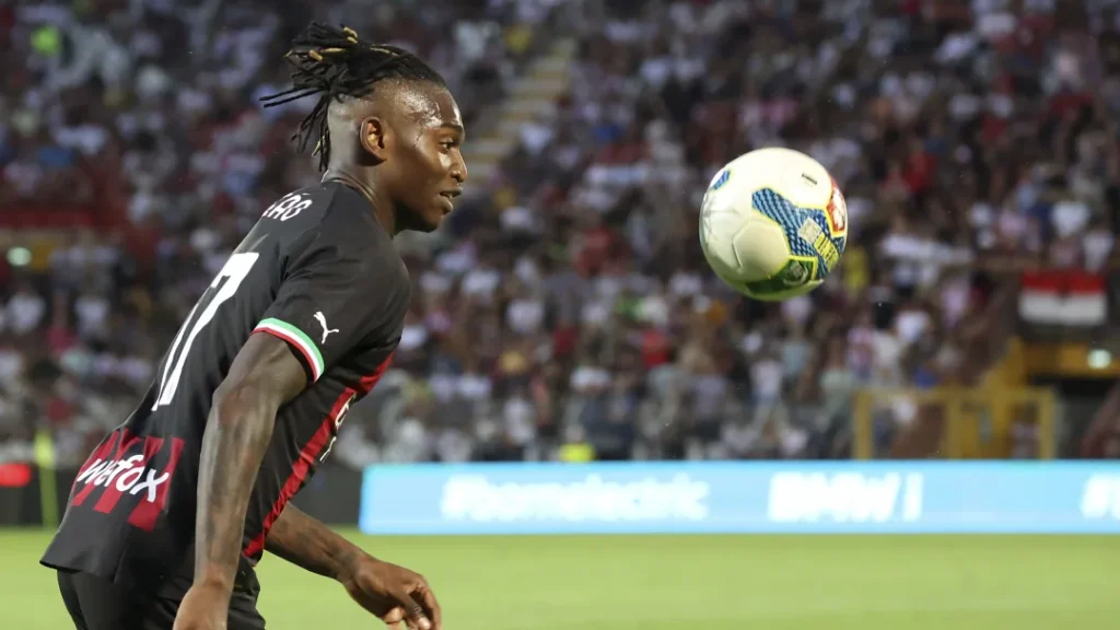 Paris Saint-Germain mira contrata&ccedil;&atilde;o de destaque no &ldquo;Scudetto&rdquo; do Milan