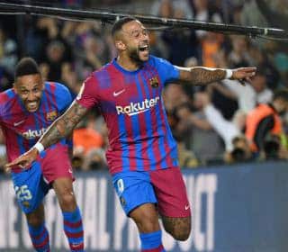 Juventus oferece R$31 milh&otilde;es por ano para Memphis Depay, do Barcelona