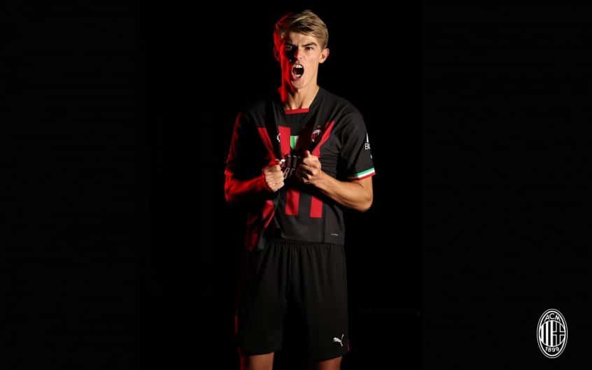 Milan anuncia contrata&ccedil;&atilde;o de Charles De Ketelaere